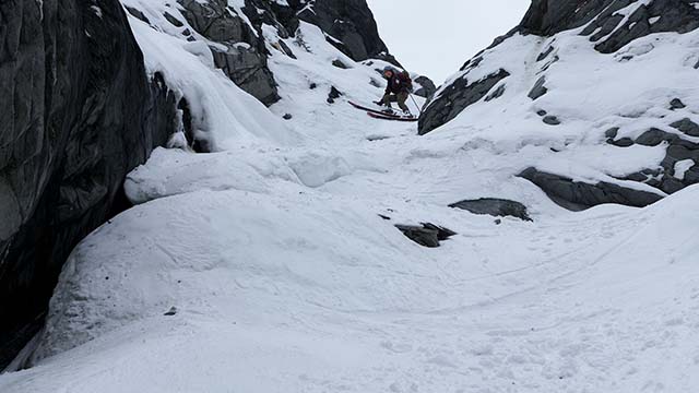 Matt Dixon contemplates the crux on Southern California's Wright Mountain