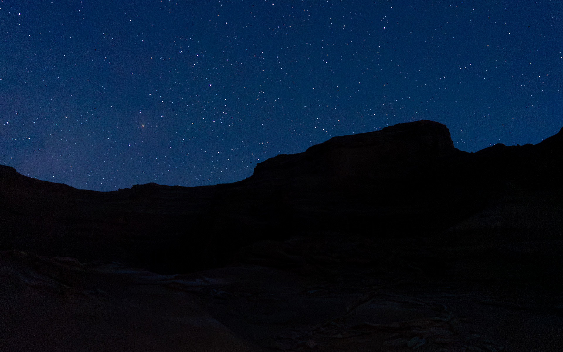Stars rise over the Arizona desert